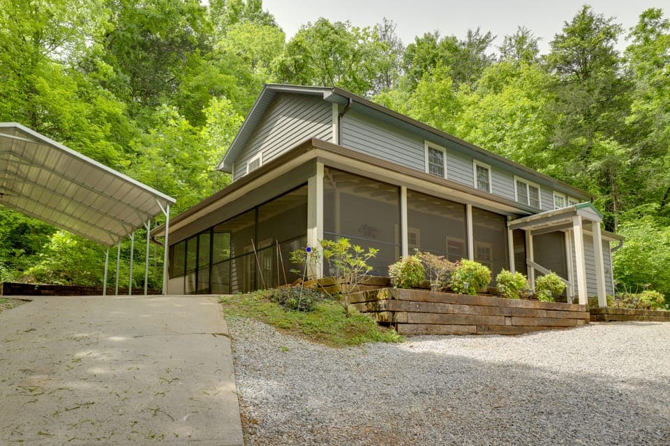Tennessee Mountain Cabin ~ 18 Mi to Knoxville! House in Knoxville