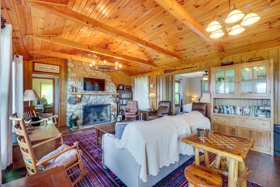 Tallassee Family Home w/ Stunning Smoky Mtn Views House in Great Smoky Mountains