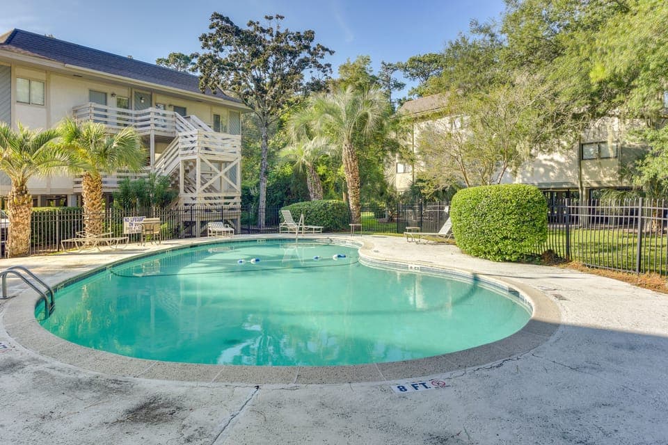 1 Mi to Beach, Pool Access: Hilton Head Island Gem Apartment in Hilton Head Island