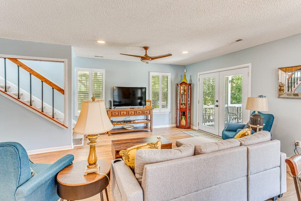 Walk to Ocean & Pier: Surfside Beach Family Escape House in Surfside Beach