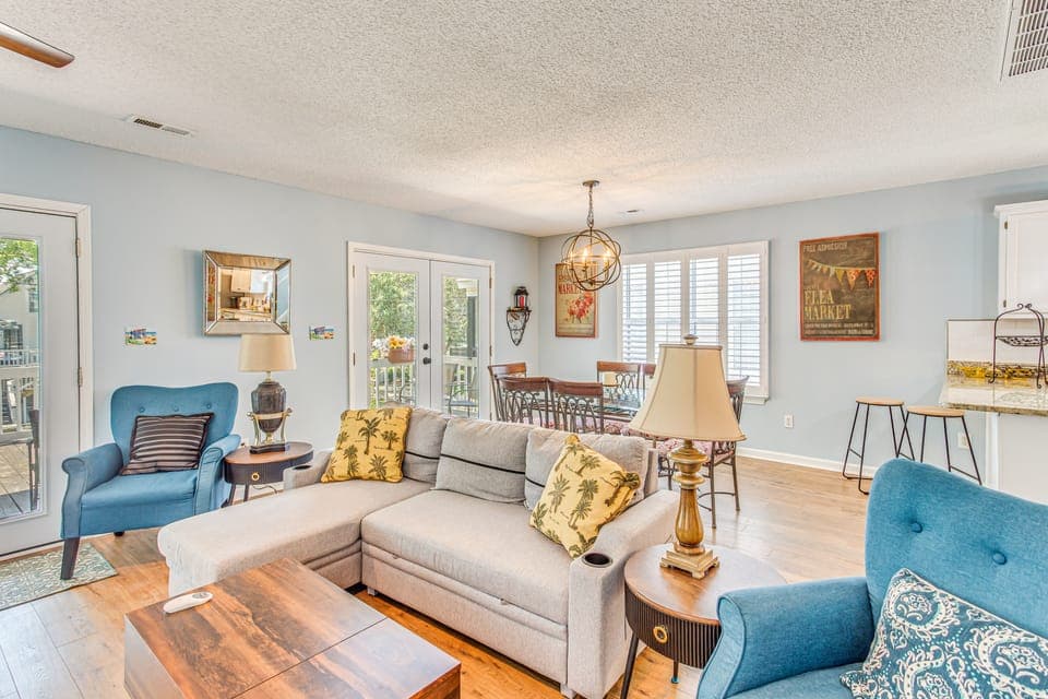 Walk to Ocean & Pier: Surfside Beach Family Escape House in Surfside Beach