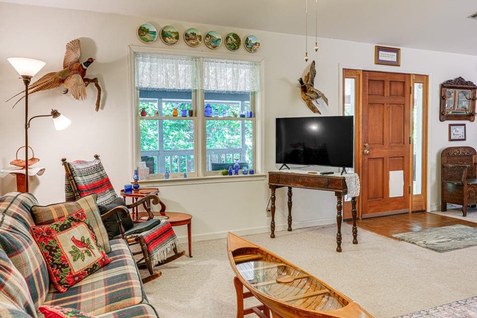 Peaceful Harrison Duplex w/ Porch & Grill! Apartment in Chattanooga