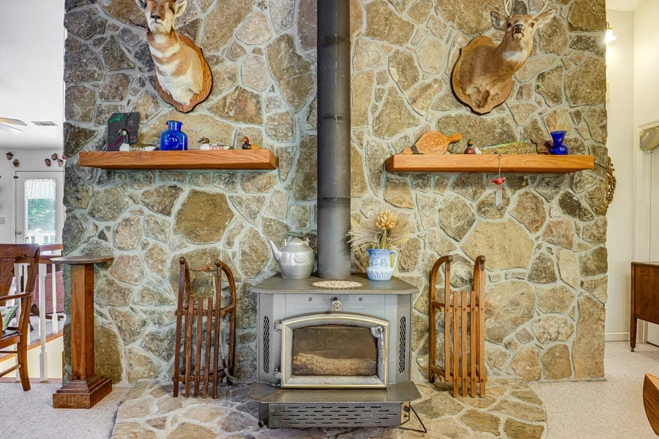 Peaceful Harrison Duplex w/ Porch & Grill! Apartment in Chattanooga