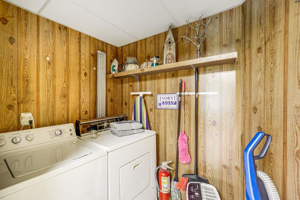 Ski, Hike! Family-Friendly Beech Mtn Cabin w/ Deck House in Beech Mountain