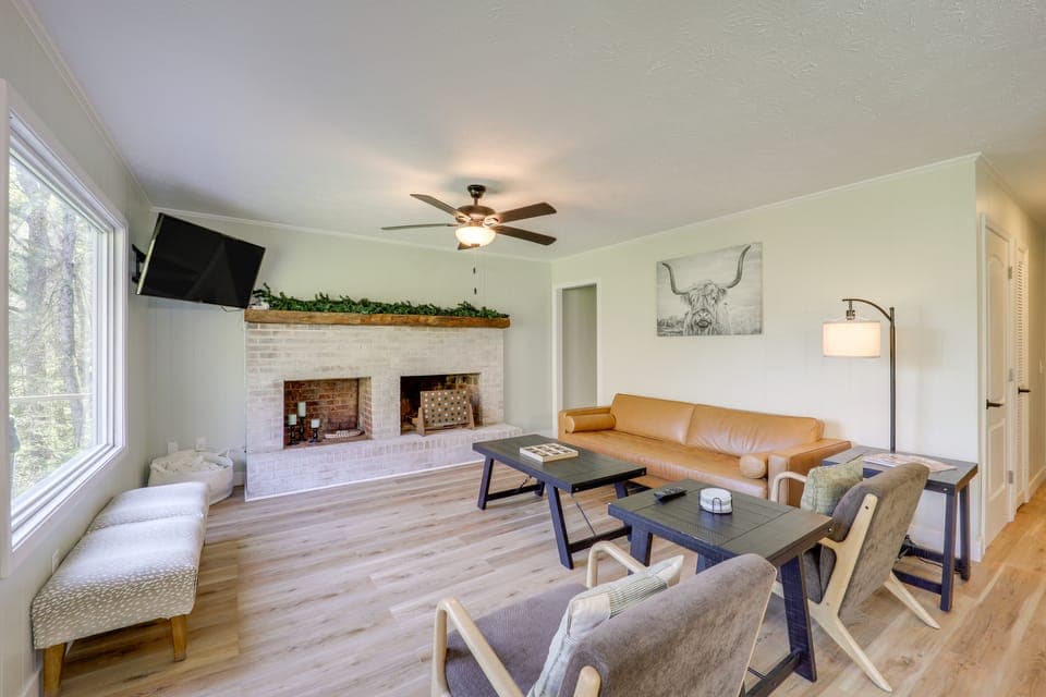 24-Acre Cottage w/ Hot Tub Near Blowing Rock House in Caldwell