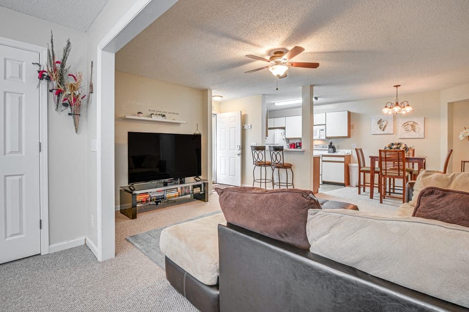 Pool Access & 2 Mi to Ocean: Myrtle Beach Condo! Apartment in Garden City