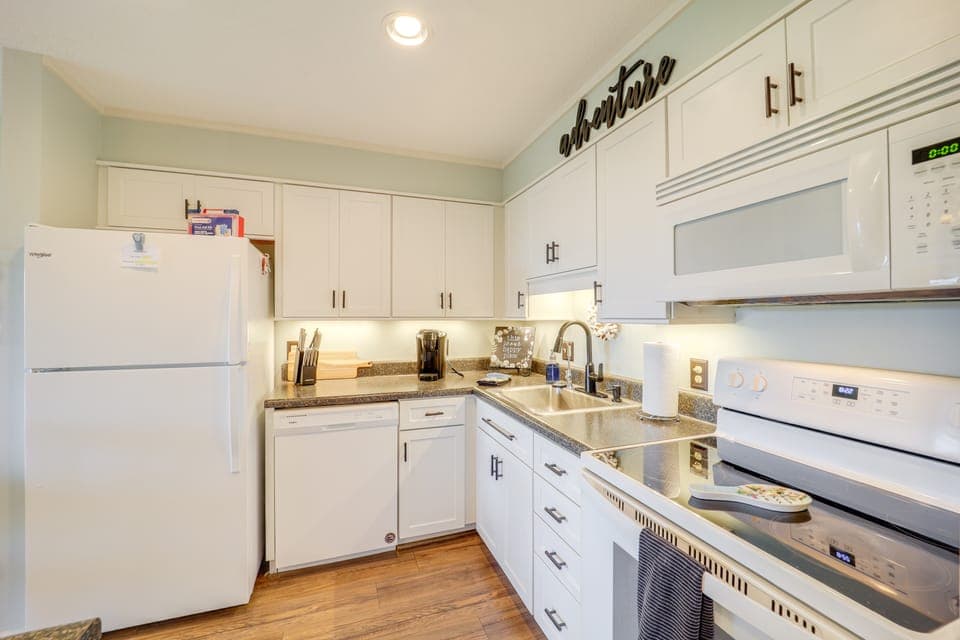 Close to Hiking & Town! Peaceful Sugar Mtn Condo Apartment in Sugar Mountain