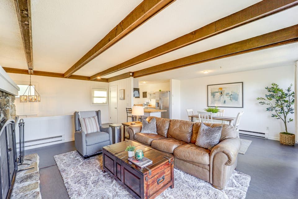 Easy Access to Trails & Golf! Beech Mtn Townhome Apartment in Beech Mountain