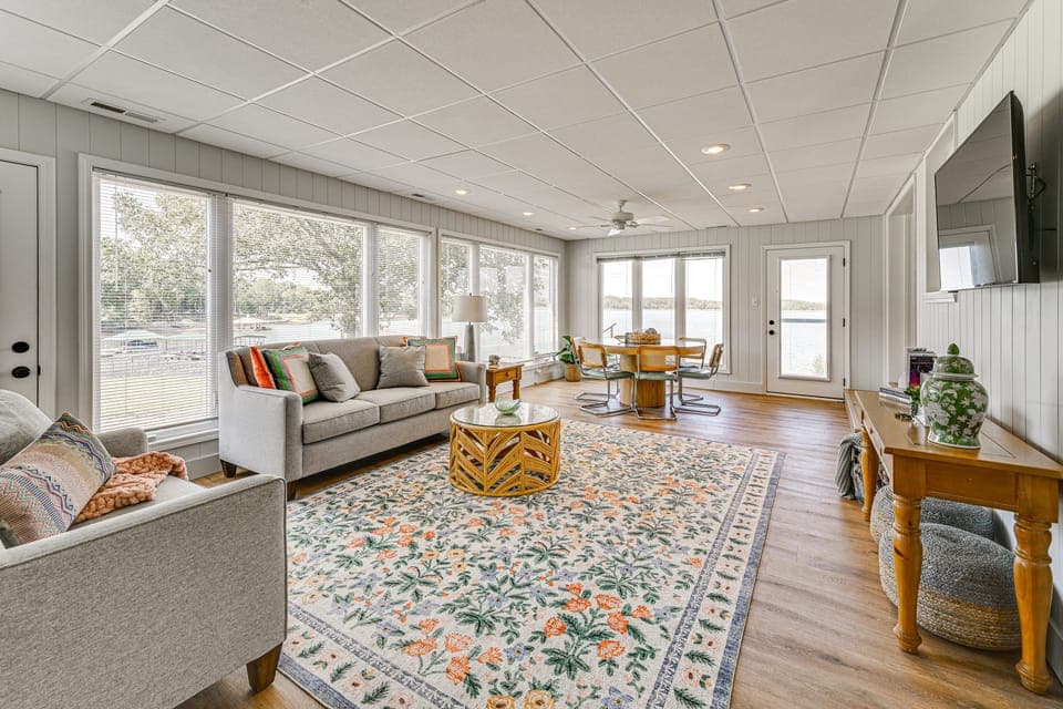 'Edgewater on Kentucky Lake' w/ Hot Tub & Games House in Lake Barkley