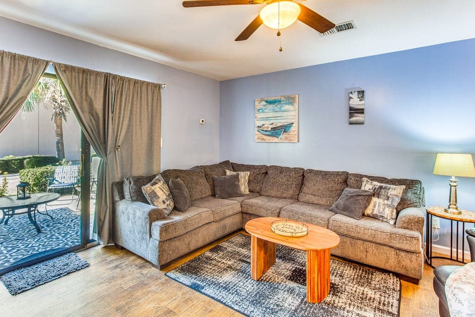 Walk to Ocean: Myrtle Beach Townhome w/ Patio Apartment in Myrtle Beach
