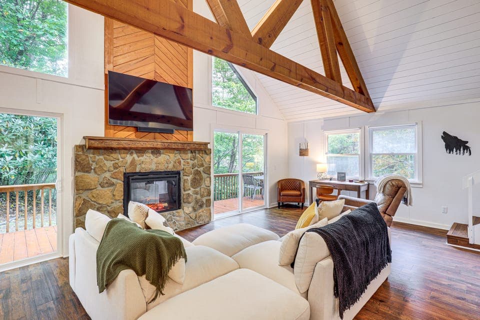 Wolf Laurel Escape: Village Club & Scenic Views! House in Tennessee