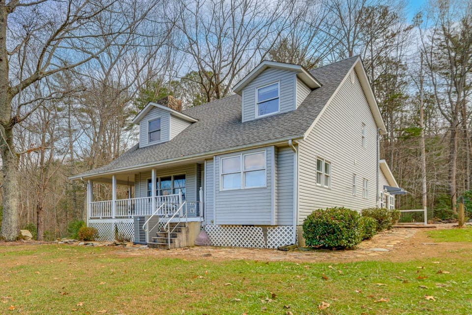 30 Acres of Mountainside Peace: Home in Marble House in Tennessee