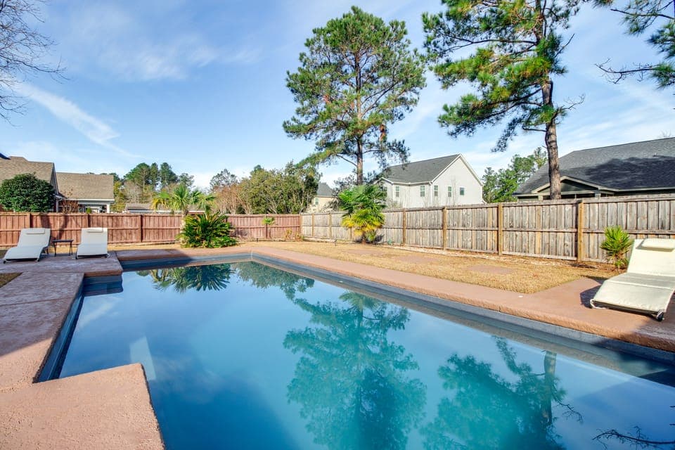 Family Home Near Savannah w/ Pool, Theatre, Arcade House in South Carolina