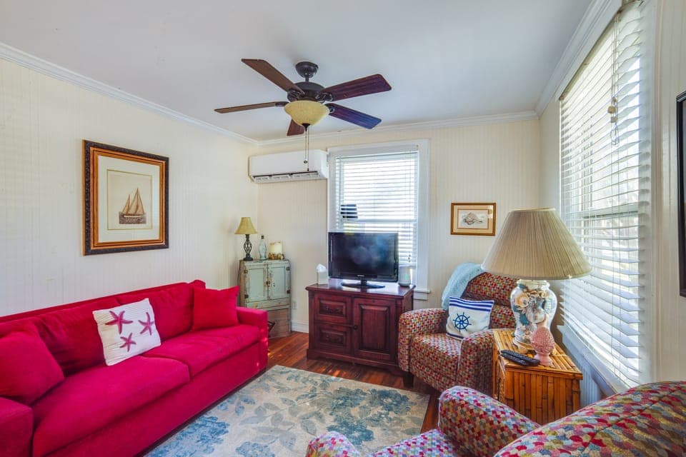 5 Mi to Downtown Beaufort: Pet-Friendly Cottage! Cottage in Port Royal