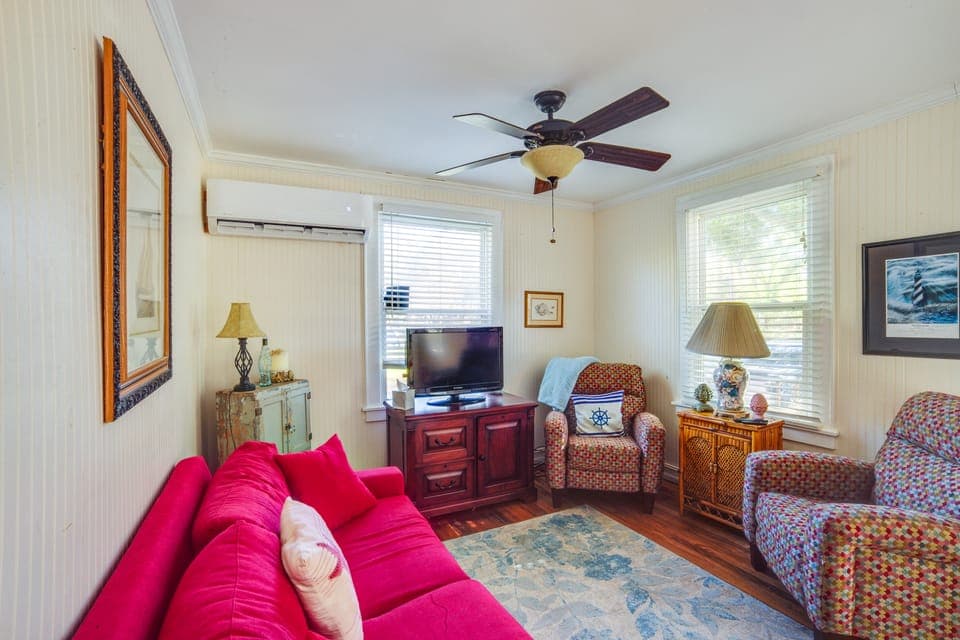 5 Mi to Downtown Beaufort: Pet-Friendly Cottage! Cottage in Port Royal