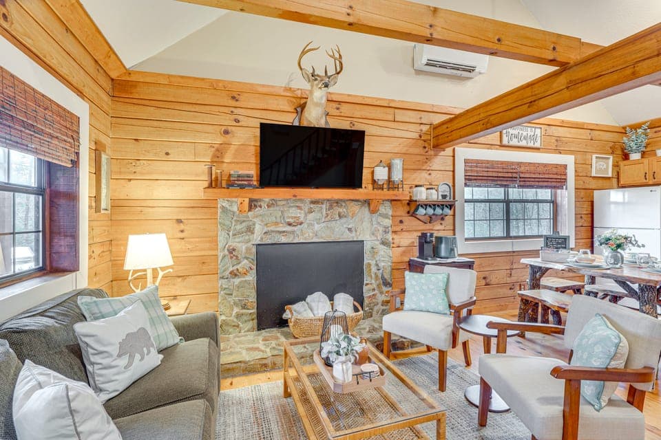 Hike, Boat & Explore: Mtn-View Hayesville Hideaway House in Tennessee