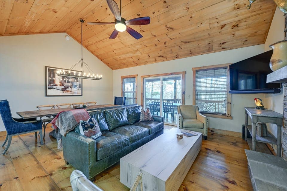 Sapphire Valley Resort Cabin w/ Fireplaces + Grill House in Tennessee