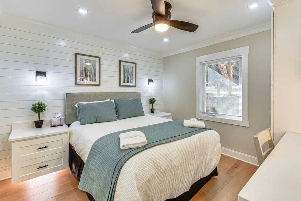 Tee Times & Lake Days! Luxe Keowee Key Living Apartment in Lake Keowee