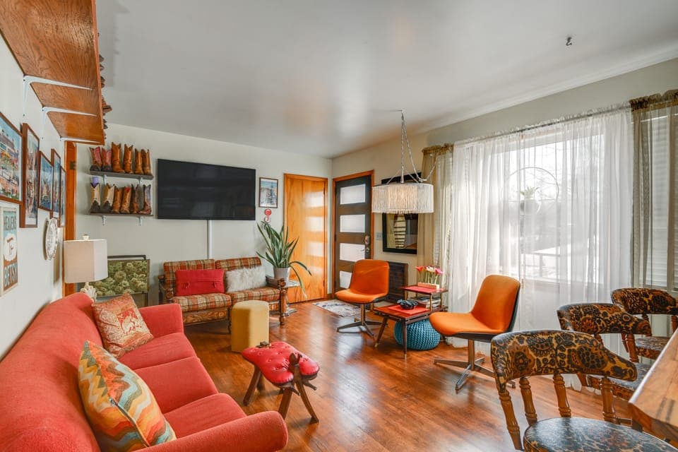 6 Mi to Downtown: 70s-Themed Home in Nashville! House in East Nashville