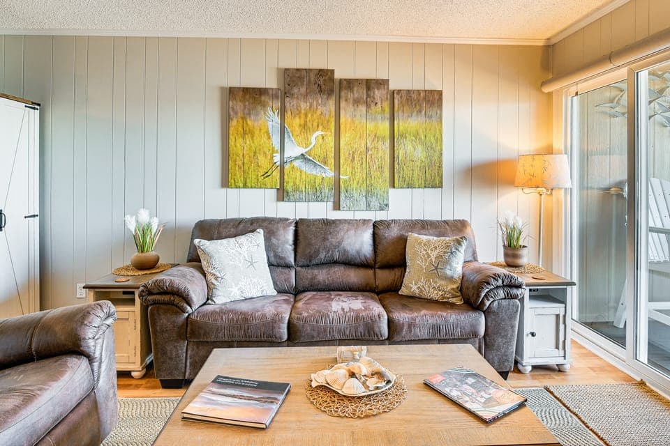Waterfront Gem w/ Balcony in Garden City Apartment in Murrells Inlet