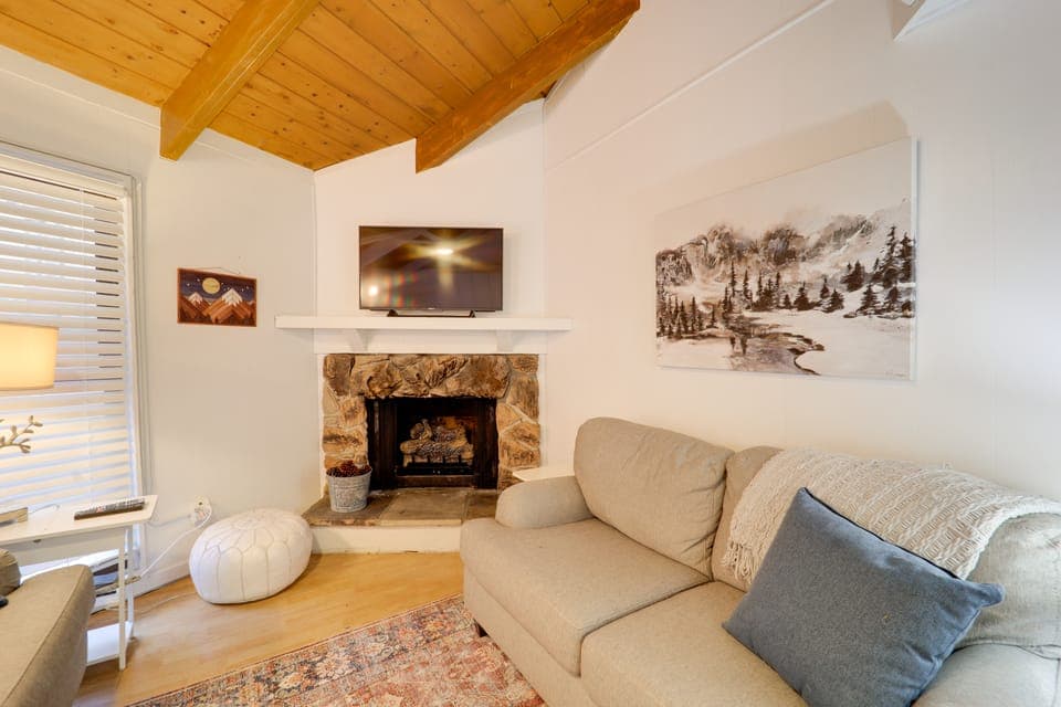 < 1 Mi to Beech Mtn! All-Season Outdoor Retreat Apartment in Beech Mountain