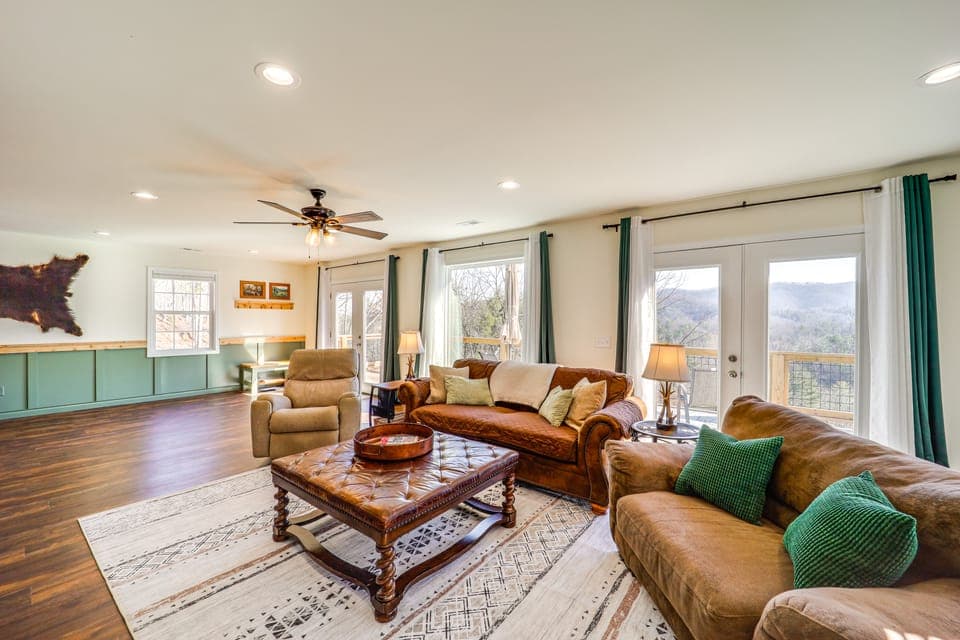 Fun w/ Family! Mtn-View Gem w/ Fire Pit in Lenoir House in Watauga