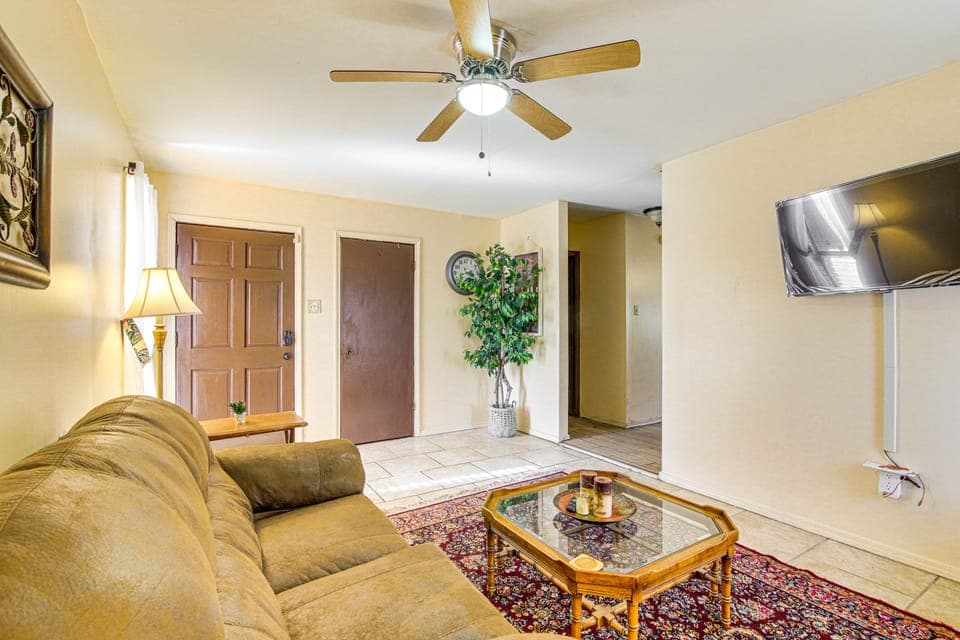 17 Mi to Dtwn Memphis: Townhome w/ Fenced Yard! Apartment in Memphis