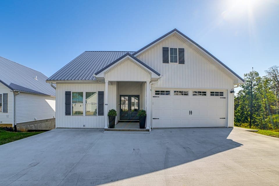 Lake View + Deck: Group Getaway in Grand Rivers! House in Grand Rivers
