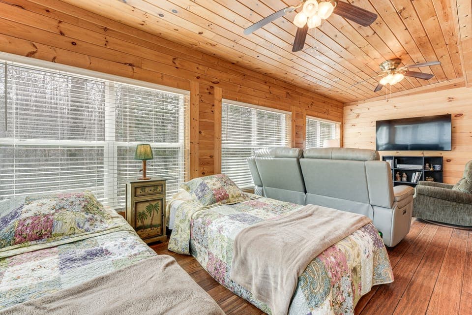 7 Mi to Lake Chatuge: Creekside Cabin w/ Decks! House in Shooting Creek