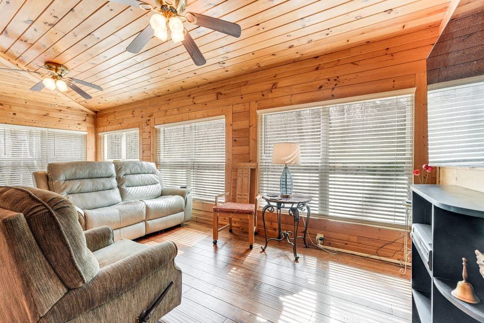 7 Mi to Lake Chatuge: Creekside Cabin w/ Decks! House in Shooting Creek