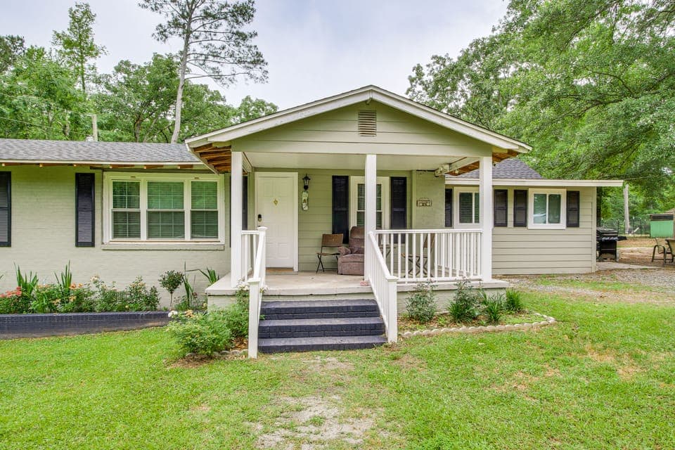 4 Mi to Savannah River Access: Home w/ Fire Pit House in Clarks Hill Lake