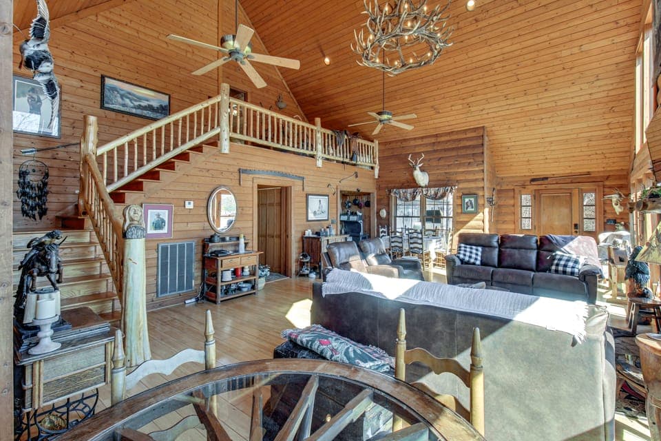 Reel in Fish, Relax By Fire: McMinnville Cabin House in Tennessee
