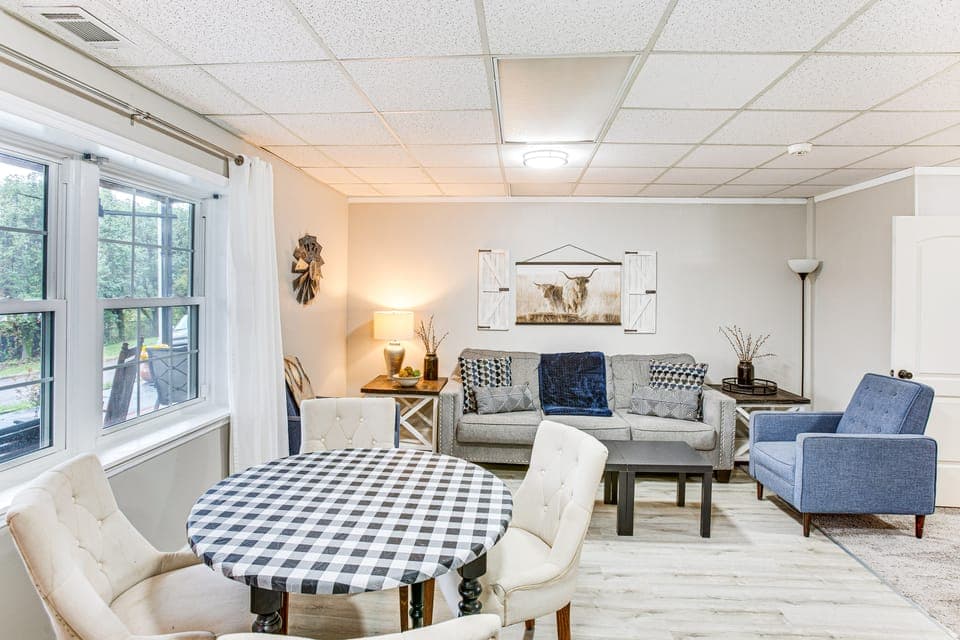 Rustic Cowboy Ranch Retreat: Stay Near Nashville Apartment in Nashville