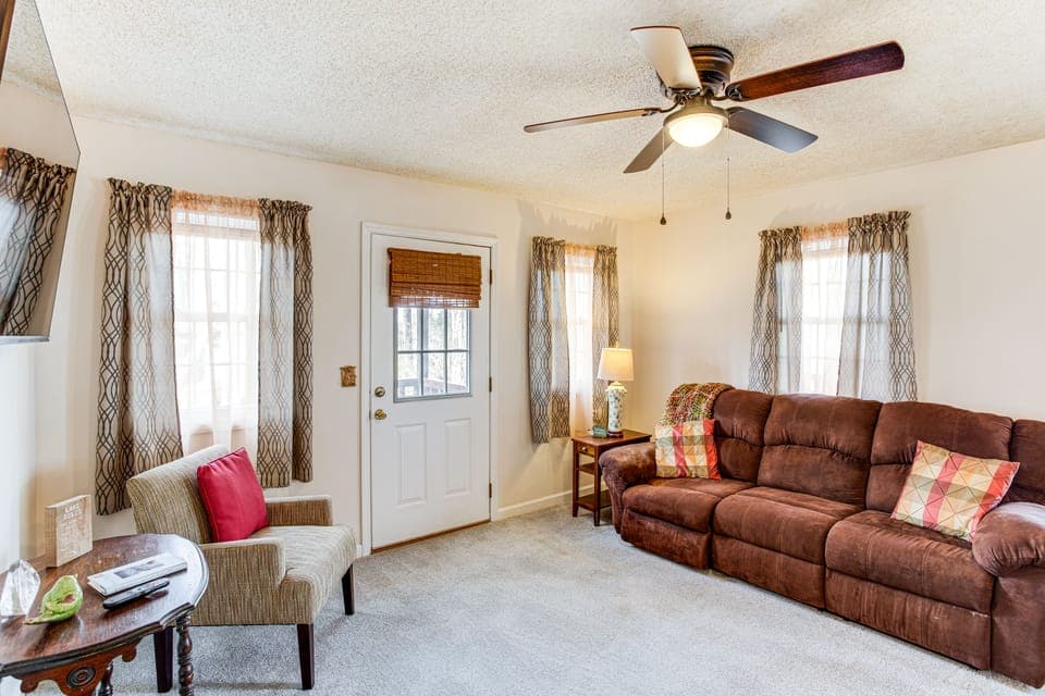 1 Mi to Lake Murray: Pet-Friendly Home w/ Deck House in Leesville