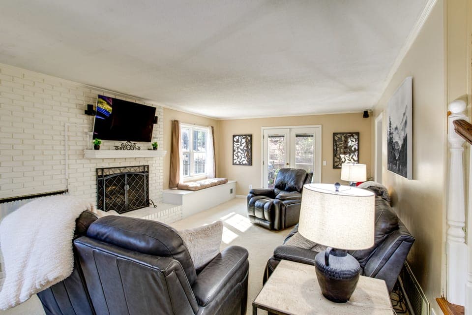 Near Lake Murray: Family Getaway w/ Screened Porch House in Leesville