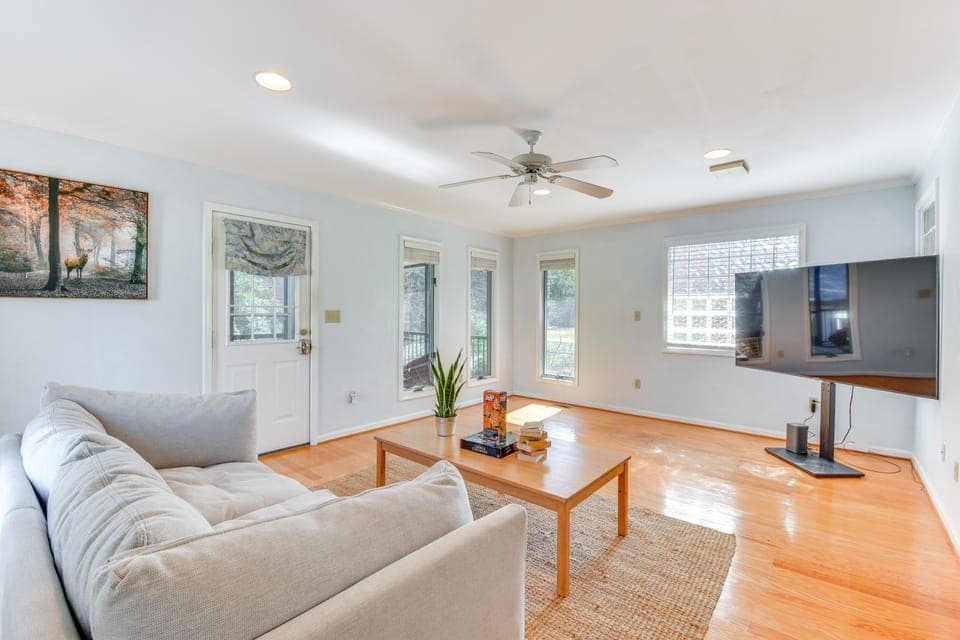 1 Mi to Dwtn Shops & Dining: Spacious Family Home House in Lake Hartwell
