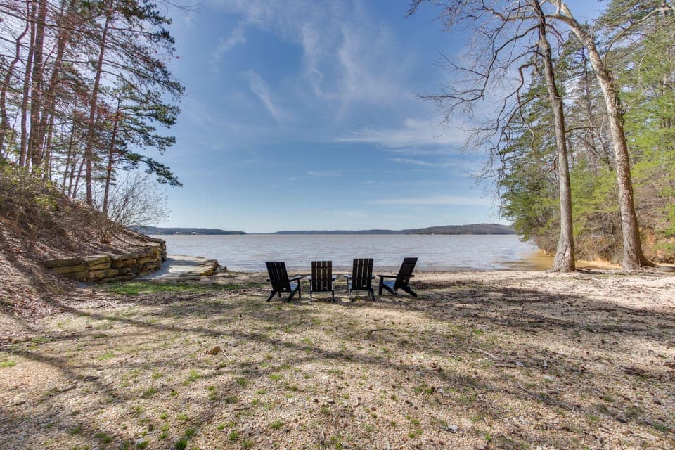 Private Dock & River Views: Modern Gem in Waterloo House in Pickwick Lake