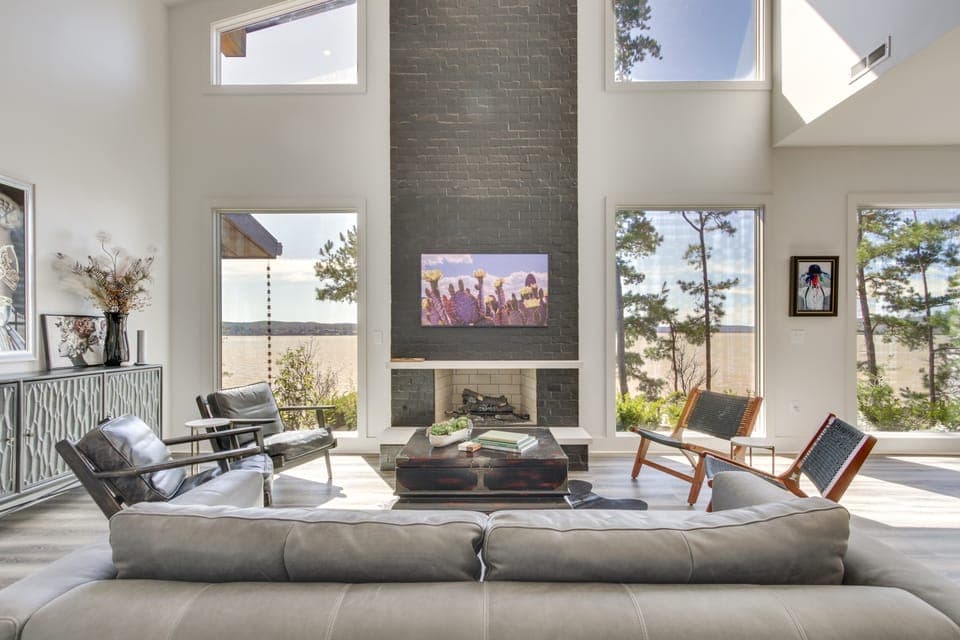 Private Dock & River Views: Modern Gem in Waterloo House in Pickwick Lake