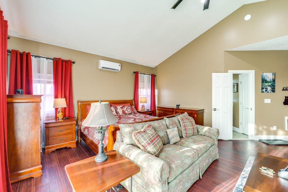 3 Mi Beech Mtn Resort: Cozy Studio w/ Deck & View! Apartment in Beech Mountain