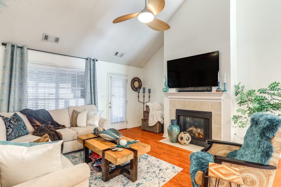 2 Mi to Shelby Farms: Charming Family Home w/ Yard House in Cordova