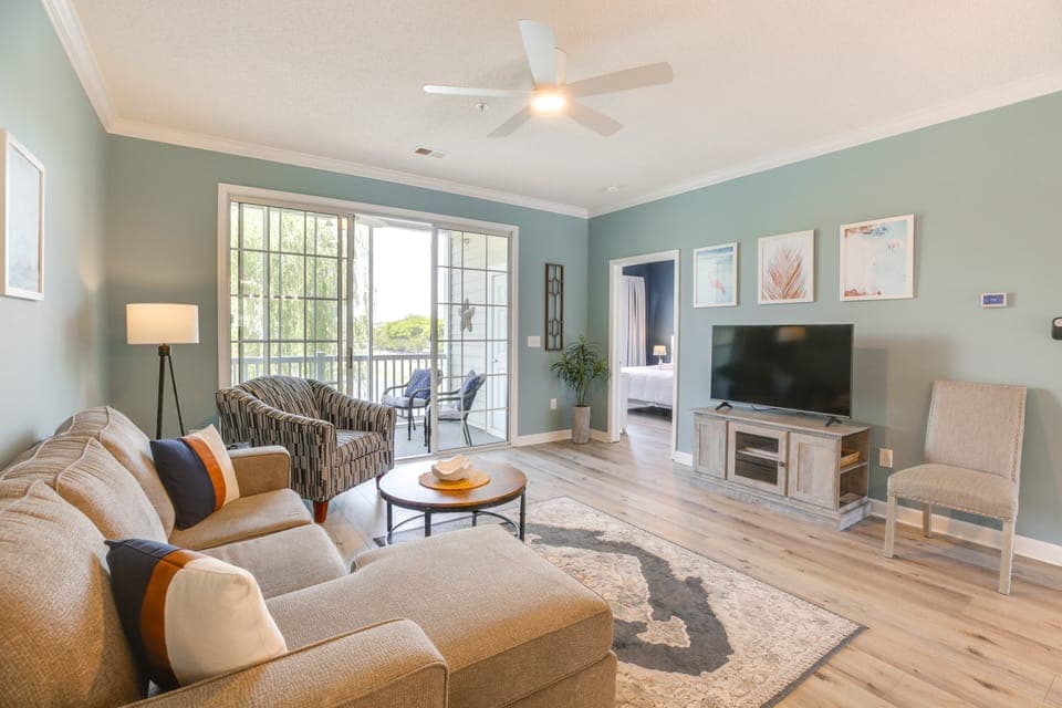 3 Mi to Barefoot Landing: Condo w/ 2 Pools! Apartment in North Myrtle Beach