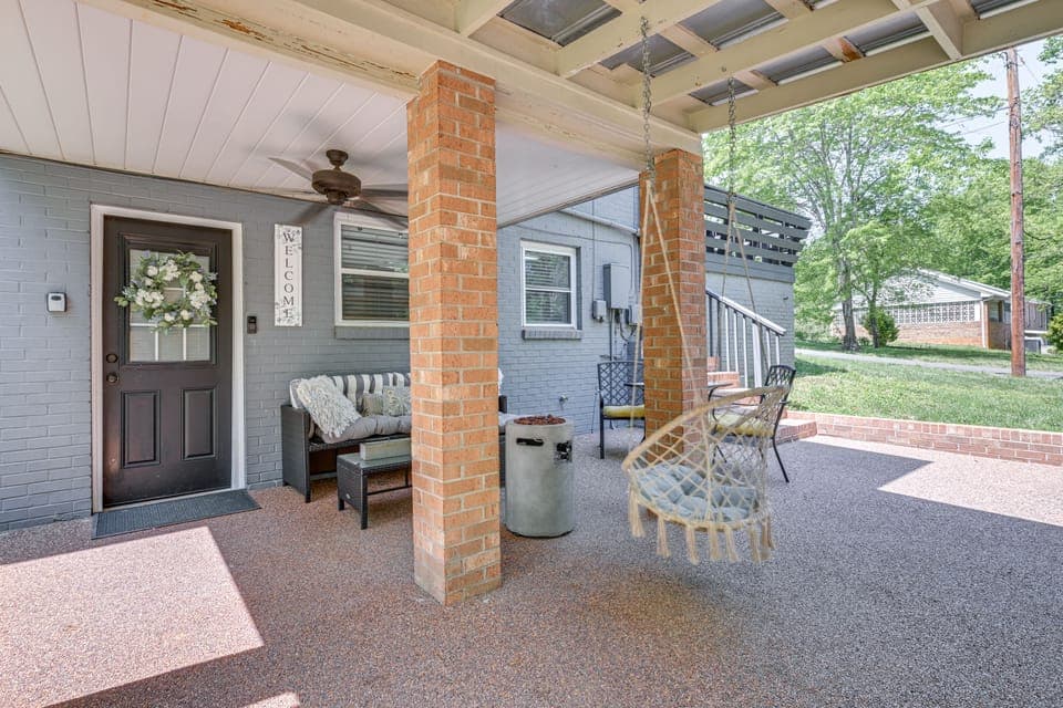 3 Mi to Dtwn: Hickory Home Base w/ Patio! Apartment in Hickory