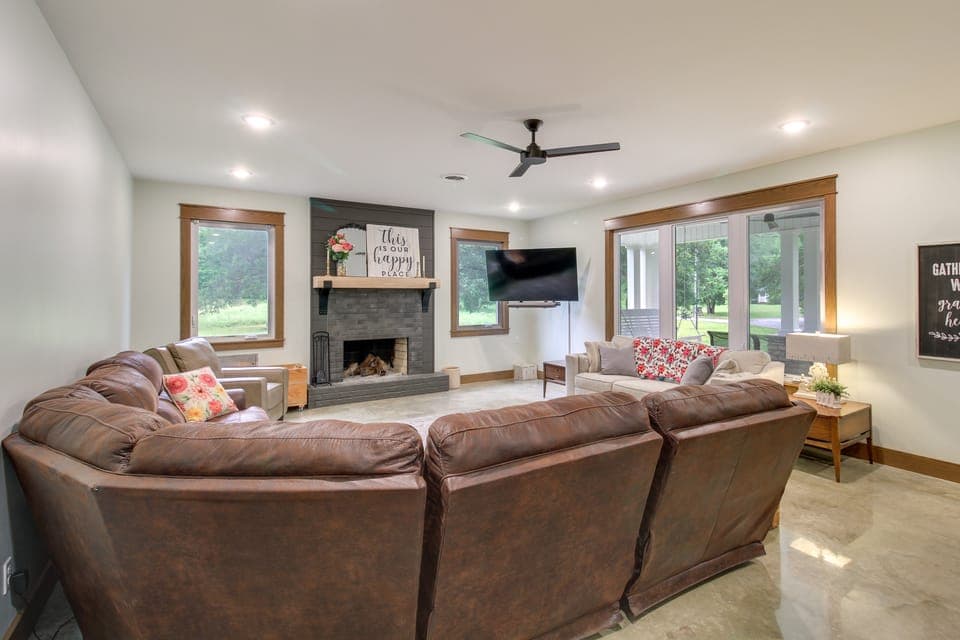 Great for Groups: Family Creekside Home in Loretto House in Tennessee