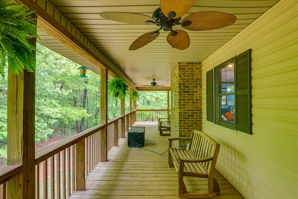 5 Mi to Lake Robinson: WFH-Friendly Home w/ Pool House in Greer
