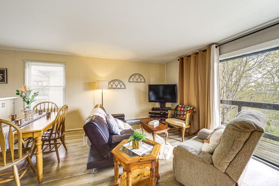 Studio, Stunning Beech Mtn Views: 1/2 Mi to Trails Apartment in Beech Mountain
