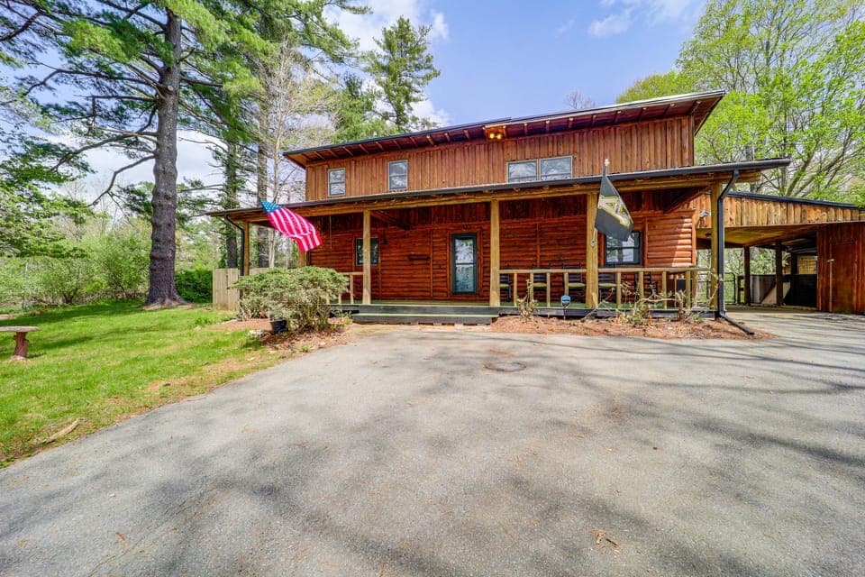 2 Mi to Appalachian State: Cabin w/ Outdoor Spaces House in Boone