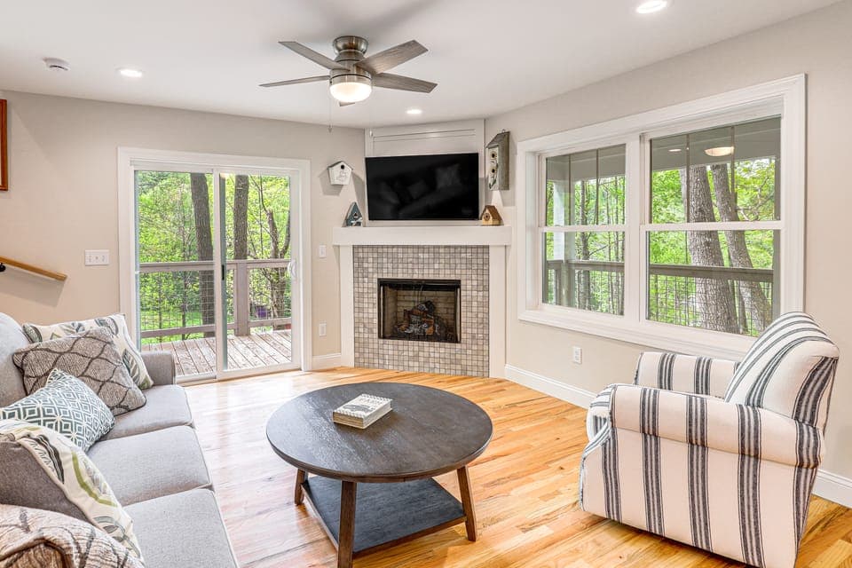 Farm On-Site: Mtn-View Cottage in Hendersonville! Cottage in Flat Rock