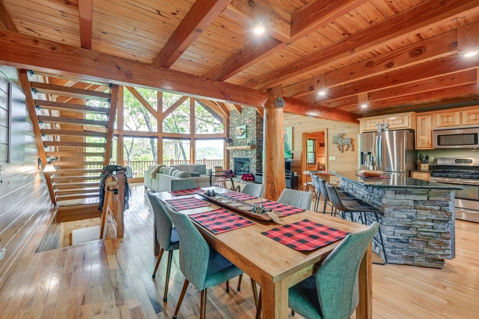 Game Room, Hot Tub & Decks: Scenic Franklin Cabin House in Tennessee