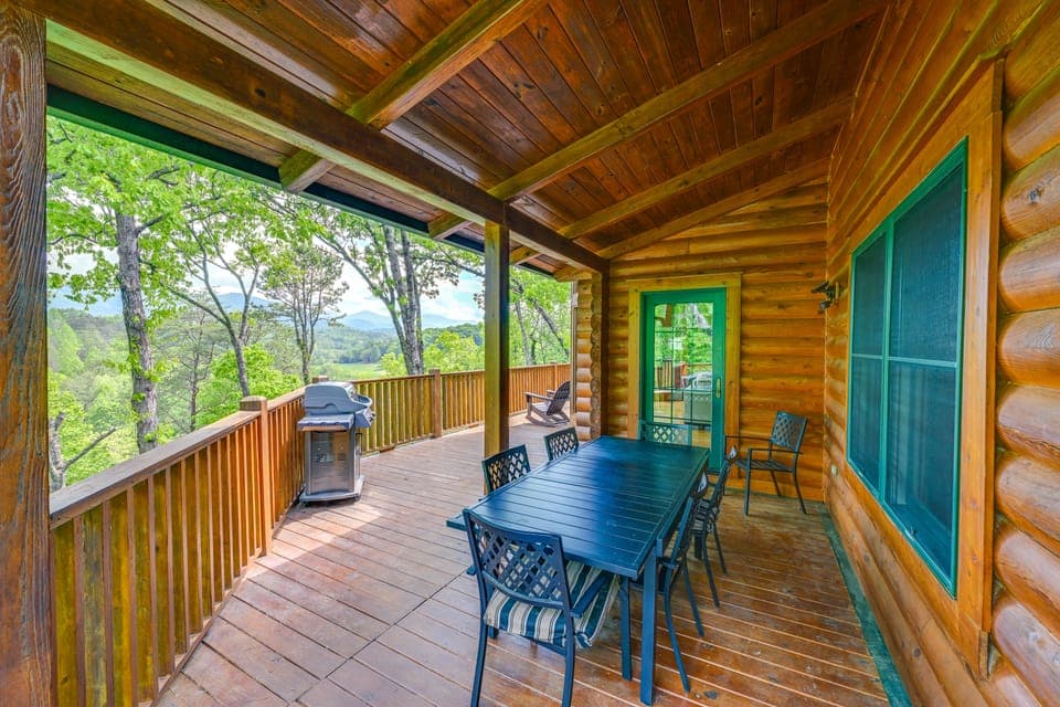 Game Room, Hot Tub & Decks: Scenic Franklin Cabin House in Tennessee