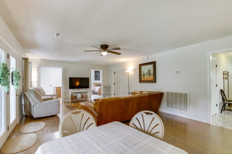 7 Mi to Tennessee River: Home w/ Patio in Florence House in Florence